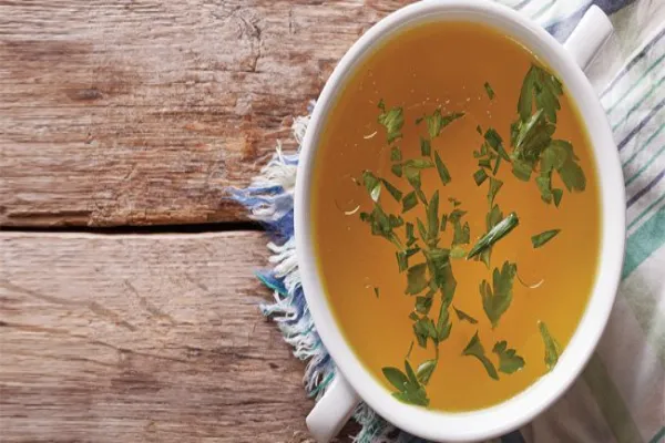 What Nutrients in Chicken Bone Broth Boost Immunity?
