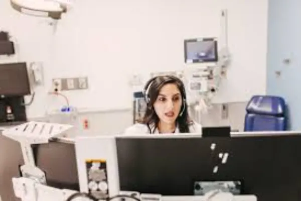 How Virtual Helpers Keep Medical Offices Running Even on the Busiest Days