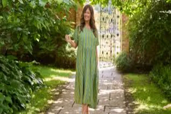 Why the Designer Midi Dress Is the Most Versatile Piece in a Modern Wardrobe