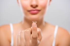 Contact Lenses Online vs In-Store: Why More People Are Buying Online in 2026