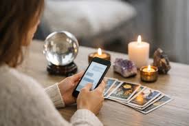 How Online Psychic Readings Work: What Happens Behind the Screen
